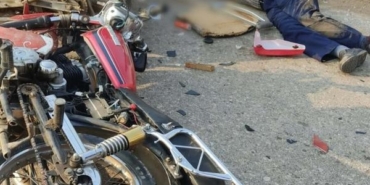 Motosikletler çarpıştı 1 ölü 2 yaralı