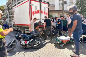 Motosikletlerin çarpıştığı kaza kamerada 2 yaralı