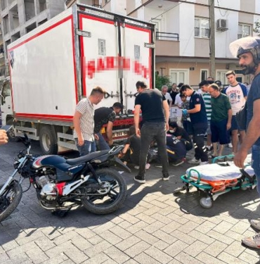Motosikletlerin çarpıştığı kaza kamerada; 2 yaralı 10 Motosikletlerin çarpıştığı kaza kamerada 2 yaralı