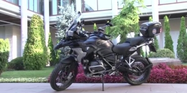 Motosikletli gence öğüt veren polise yeni motosiklet 12 Motosikletli gence öğüt veren polise yeni motosiklet