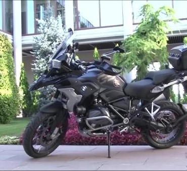 Motosikletli gence öğüt veren polise yeni motosiklet