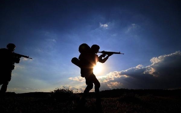 MSB PKKlı 2 terörist Haburda Hudut Karakolumuza teslim oldu