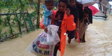 Muson yağmurları, dünyanın en büyük mülteci kampında sele neden oldu 12 Muson yağmurları dünyanın en büyük mülteci kampında sele neden oldu
