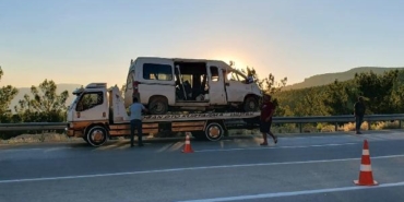 Mut'ta işçi servisi şarampole devrildi: 1 ölü, 14 yaralı 35 Mutta işçi servisi şarampole devrildi 1 ölü 14 yaralı