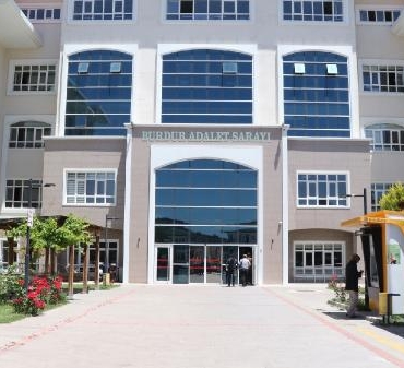 Ölüme sebebiyetten yargılanan 2 polis suçlamaları reddetti