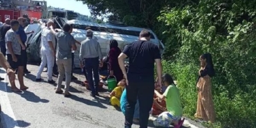 Orduda tarım işçilerini taşıyan minibüs ile otomobil çarpıştı 17 yaralı