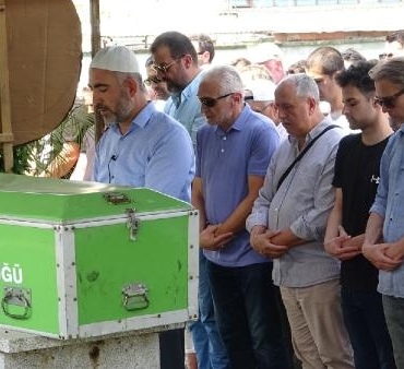 Organları ile 7 kişiye umut olan Serpil, son yolculuğuna uğurlandı 9 Organları ile 7 kişiye umut olan Serpil son yolculuğuna uğurlandı