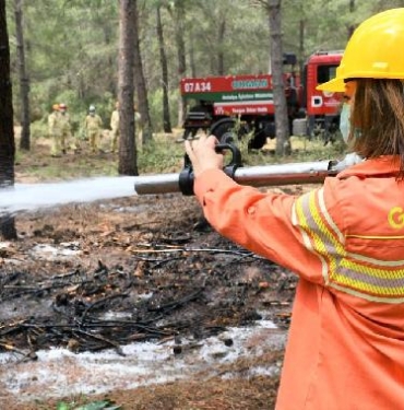 Orman yangınlarıyla mücadelede gönüllü sayısı 118 bine ulaştı