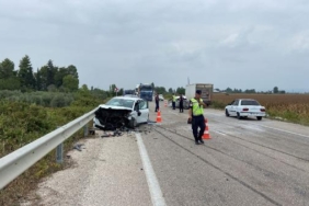 Osmaniye'de iki otomobil çarpıştı: 1 ölü, 5 yaralı 14 Osmaniyede iki otomobil çarpıştı 1 ölü 5 yaralı