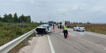 Osmaniye'de iki otomobil çarpıştı: 1 ölü, 5 yaralı 16 Osmaniyede iki otomobil çarpıştı 1 ölü 5 yaralı