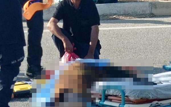 Otobüsün çarptığı eşinin başında bekledi