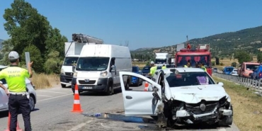 Otomobil bariyerlere çarptı: 1 çocuk öldü, 2'si çocuk, 4 kişi yaralandı 34 Otomobil bariyerlere çarptı 1 çocuk öldü 2si çocuk 4 kişi yaralandı