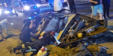 Otomobil bariyerlere çarptıktan sonra yağmur suyu kanalına düştü: 1 yaralı 10 Otomobil bariyerlere çarptıktan sonra yağmur suyu kanalına düştü 1 yaralı