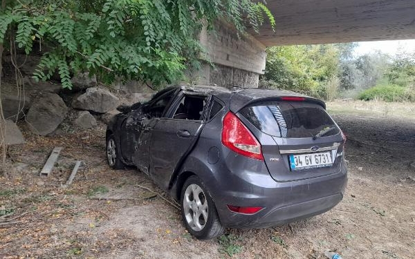 Otomobil köprüden uçtu 1i bebek 4 yaralı