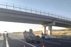 Otomobil takla attı: 1 ölü, 1 yaralı 8 Otomobil takla attı 1 ölü 1 yaralı