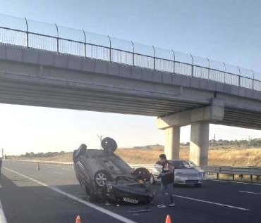 Otomobil takla attı 1 ölü 1 yaralı