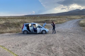 Otomobil takla attı Sürücü ve annesi öldü kızı yaralandı