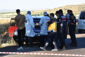 Otomobilde bulunan cesetlerin sırrı araştırılıyor