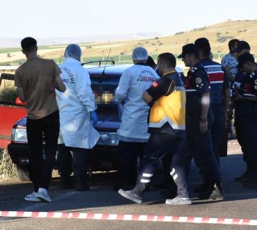 Otomobilde bulunan cesetlerin sırrı araştırılıyor 9 Otomobilde bulunan cesetlerin sırrı araştırılıyor
