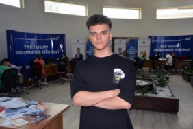 Otomobilde hazırlandığı sınavda 5 bin 305inci oldu avukatlık hayali kuruyor