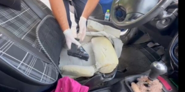 Otomobilde koltuğa gizlenmiş ruhsatsız tabanca ve uyuşturucu ele geçirildi 15 Otomobilde koltuğa gizlenmiş ruhsatsız tabanca ve uyuşturucu ele geçirildi