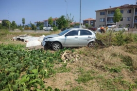 Otomobile çarpan motosikletin sürücüsü, ağır yaralandı 4 Otomobile çarpan motosikletin sürücüsü ağır yaralandı