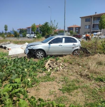 Otomobile çarpan motosikletin sürücüsü, ağır yaralandı 8 Otomobile çarpan motosikletin sürücüsü ağır yaralandı