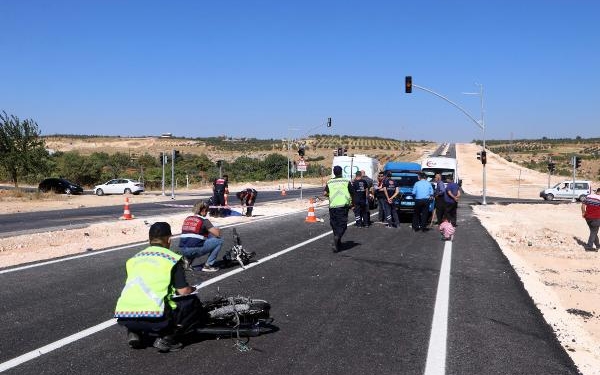 Otomobilin çarptığı motosikletin sürücüsü öldü