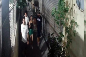 Otostop yapan kadın için durdu otomobili gasbedildi