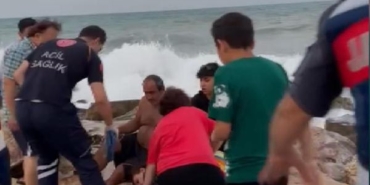 (ÖZEL) Arnavutköy'de yasağa rağmen denize girenler son anda kurtarıldı 8 ÖZEL Arnavutköyde yasağa rağmen denize girenler son anda kurtarıldı