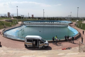 Parktaki süs havuzunda boğulma tehlikesi geçiren 2 kardeş, yoğun bakımda 19 Parktaki süs havuzunda boğulma tehlikesi geçiren 2 kardeş yoğun bakımda