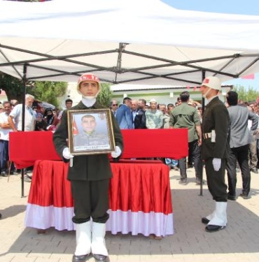 Pençe-Kilit şehidi Üçdağ memleketi Diyarbakırda toprağa verildi