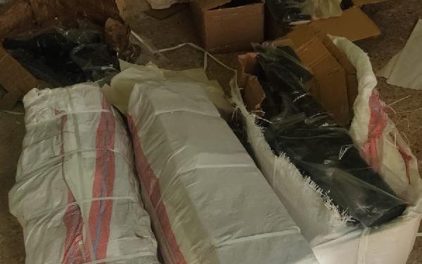 Pendik’te kaçak silah ticareti baskını 6 Pendikte kaçak silah ticareti baskını