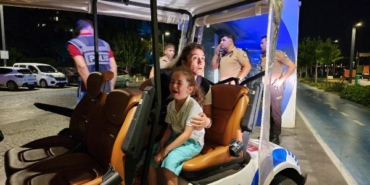 Polis, 5 yaşındaki kayıp Liza'yı annesiyle buluşturdu 5 Polis 5 yaşındaki kayıp Lizayı annesiyle buluşturdu