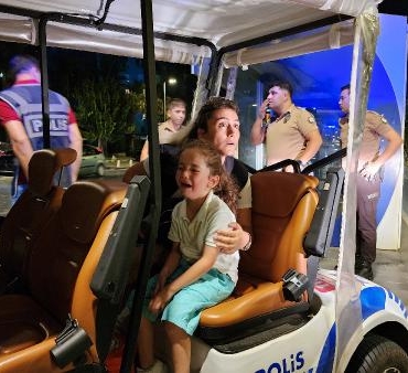 Polis, 5 yaşındaki kayıp Liza'yı annesiyle buluşturdu 5 Polis 5 yaşındaki kayıp Lizayı annesiyle buluşturdu