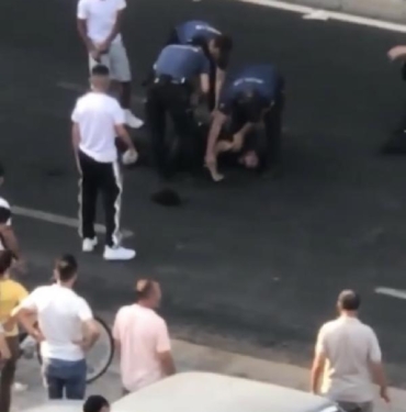 Polise silah doğrultan gaspçı vurularak etkisiz hale getirildi 8 Polise silah doğrultan gaspçı vurularak etkisiz hale getirildi