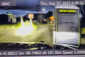 Polisin seyyar tuvalet kabinini kovaladığı anlar kameraya yansıdı