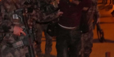 Polisin silahını gasbeden sanığın beraat sevinci kısa sürdü 2 Polisin silahını gasbeden sanığın beraat sevinci kısa sürdü