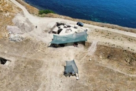 Prof Dr Erdem Perinthos Antik Kentinde ortaya çıkarılan tiyatro kaya tıraşlanarak inşa edilmiş