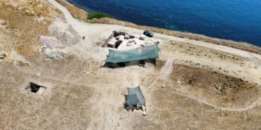 Prof Dr Erdem Perinthos Antik Kentinde ortaya çıkarılan tiyatro kaya tıraşlanarak inşa edilmiş