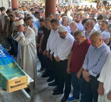 Rizede ev sahibi kiracı kavgasında hayatını kaybeden Sarı son yolculuğuna uğurlandı