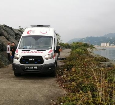 Rizede serinlemek için girdiği denizde boğuldu