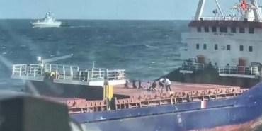 Rus askerlerinin Sukru Okan gemisine düzenlediği baskın kamerada