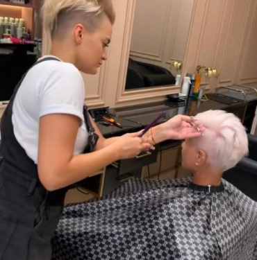 Rus ve Ukraynalı kadınlar, kuaförler ile güzellik salonlarının işini artırdı 2 Rus ve Ukraynalı kadınlar kuaförler ile güzellik salonlarının işini artırdı