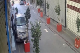 Saçını tarayıp keşif yaptı camını kırdığı otomobilden para ve altın çaldı