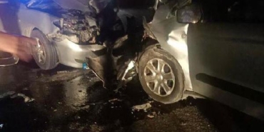 Sakarya'da otomobil ile hafif ticari araç çarpıştı: 5 yaralı 10 Sakaryada otomobil ile hafif ticari araç çarpıştı 5 yaralı