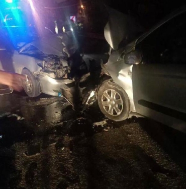 Sakaryada otomobil ile hafif ticari araç çarpıştı 5 yaralı