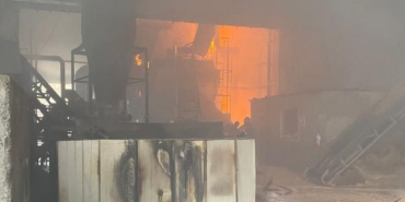 Sakarya’da tekstil fabrikasında çıkan yangın, söndürüldü 24 Sakaryada tekstil fabrikasında çıkan yangın söndürüldü