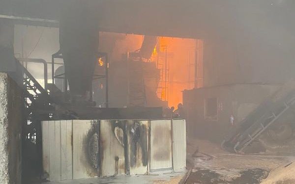 Sakaryada tekstil fabrikasında çıkan yangın söndürüldü