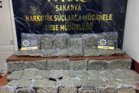 Sakarya'da uyuşturucu operasyonunda 3 gözaltı 7 Sakaryada uyuşturucu operasyonunda 3 gözaltı